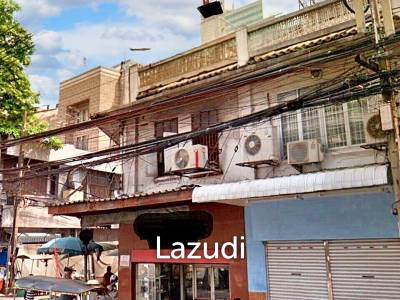 Authentic 3-Bed Townhouse in Heart of Bangkok
