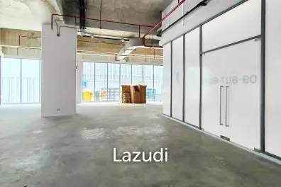 Retail space for rent at Asoke