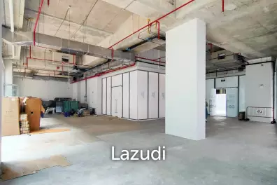 Retail space for rent at Asoke