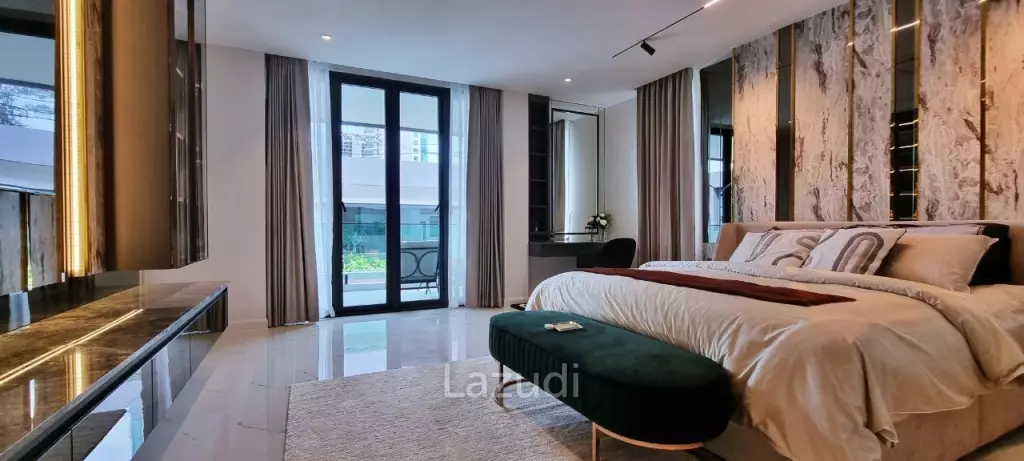 6 Beds 11 Baths  Luxury Pool Villas in Jomtien