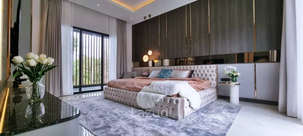 6 Beds 11 Baths  Luxury Pool Villas in Jomtien