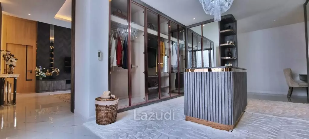 6 Beds 11 Baths  Luxury Pool Villas in Jomtien