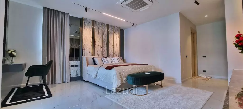 6 Beds 11 Baths  Luxury Pool Villas in Jomtien
