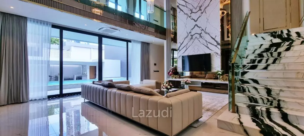 6 Beds 11 Baths  Luxury Pool Villas in Jomtien