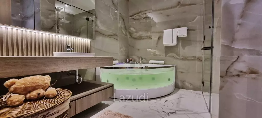 6 Beds 11 Baths  Luxury Pool Villas in Jomtien
