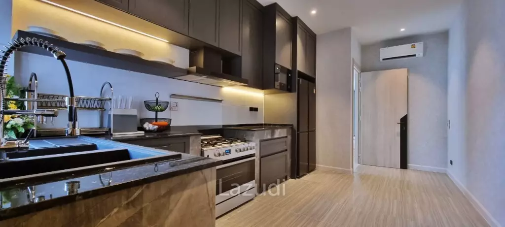 6 Beds 11 Baths  Luxury Pool Villas in Jomtien