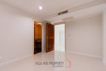 THE BEACH PALACE :  3 Bed Beachfront condo