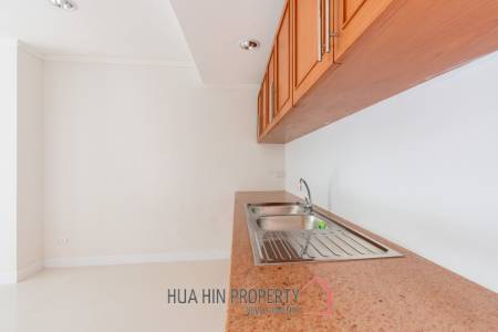 THE BEACH PALACE :  3 Bed Beachfront condo