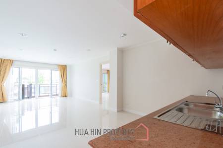 THE BEACH PALACE :  3 Bed Beachfront condo