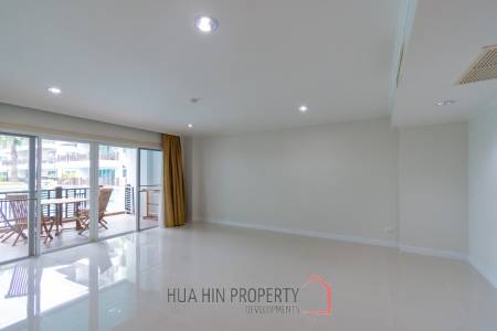 THE BEACH PALACE :  3 Bed Beachfront condo