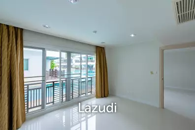 THE BEACH PALACE :  3 Bed Beachfront condo