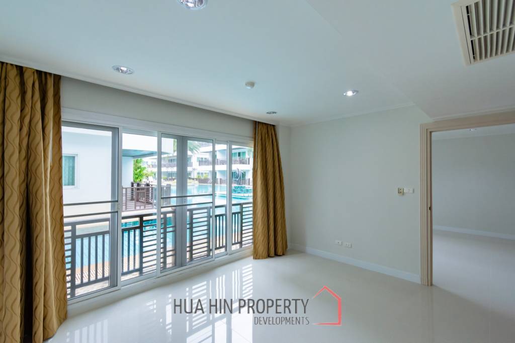 THE BEACH PALACE :  3 Bed Beachfront condo