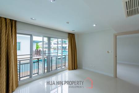 THE BEACH PALACE :  3 Bed Beachfront condo