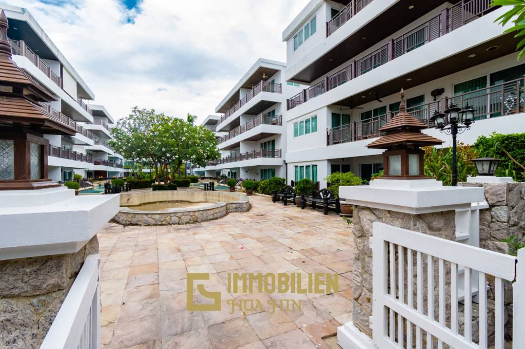 THE BEACH PALACE :  3 Bed Beachfront condo