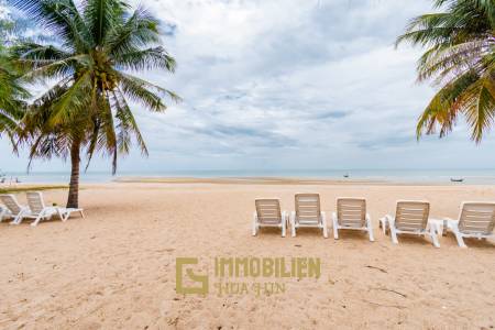 THE BEACH PALACE :  3 Bed Beachfront condo