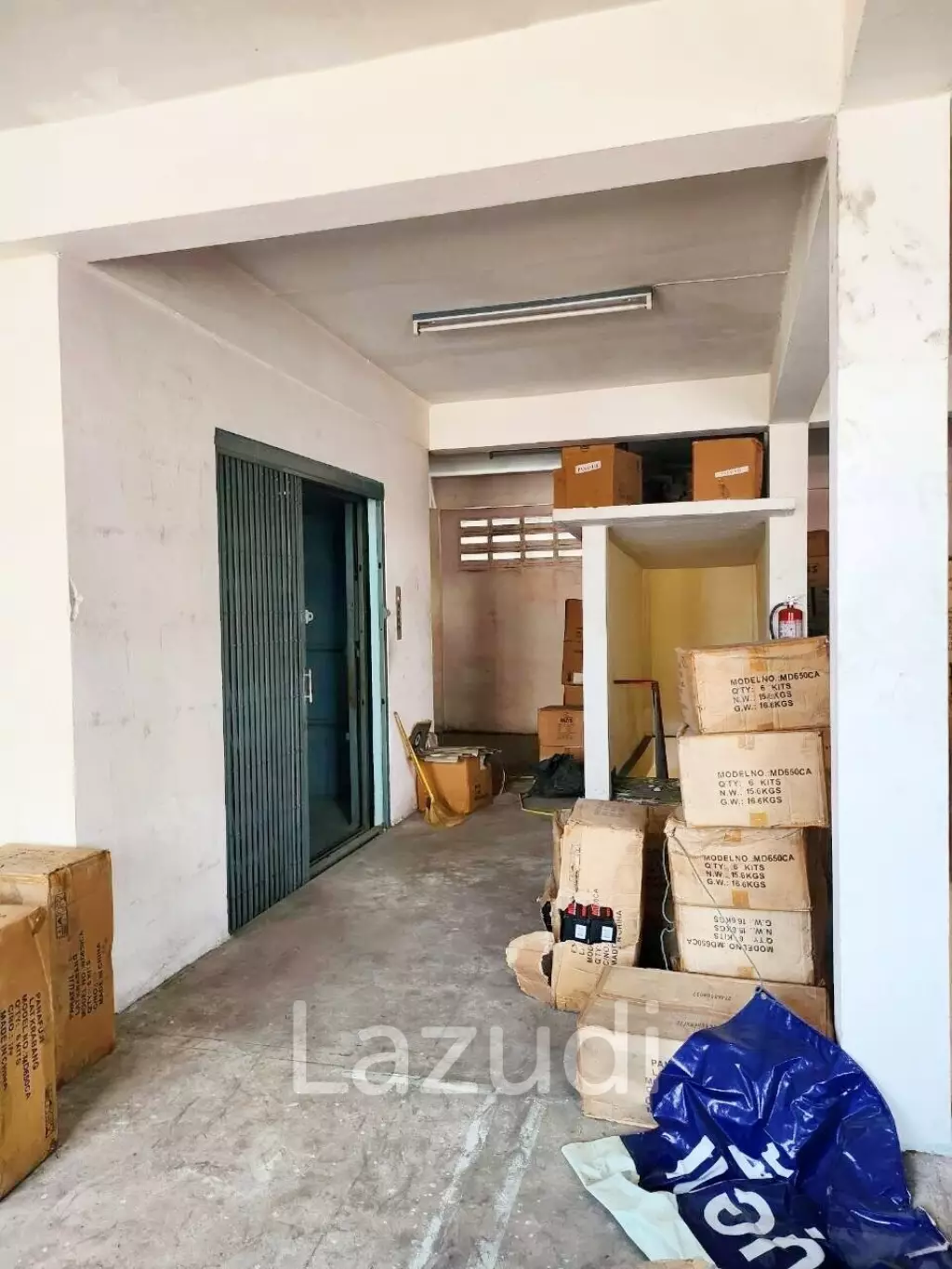 Versatile Mixed-Use Townhouse for Sale/Rent in Subsoi off Sukhumvit Soi 22