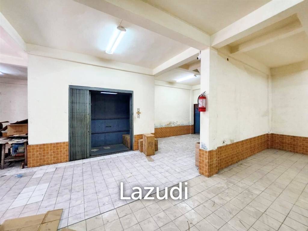 Versatile Mixed-Use Townhouse for Sale/Rent in Subsoi off Sukhumvit Soi 22