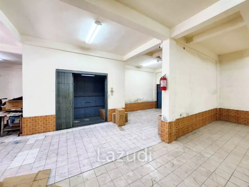 Versatile Mixed-Use Townhouse for Sale/Rent in Subsoi off Sukhumvit Soi 22