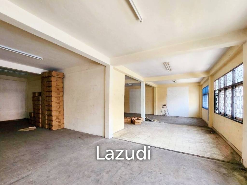 Versatile Mixed-Use Townhouse for Sale/Rent in Subsoi off Sukhumvit Soi 22