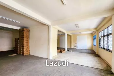 Versatile Mixed-Use Townhouse for Sale/Rent in Subsoi off Sukhumvit Soi 22