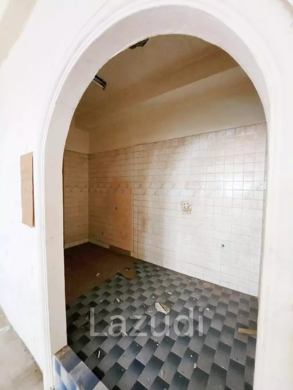 Versatile Mixed-Use Townhouse for Sale/Rent in Subsoi off Sukhumvit Soi 22