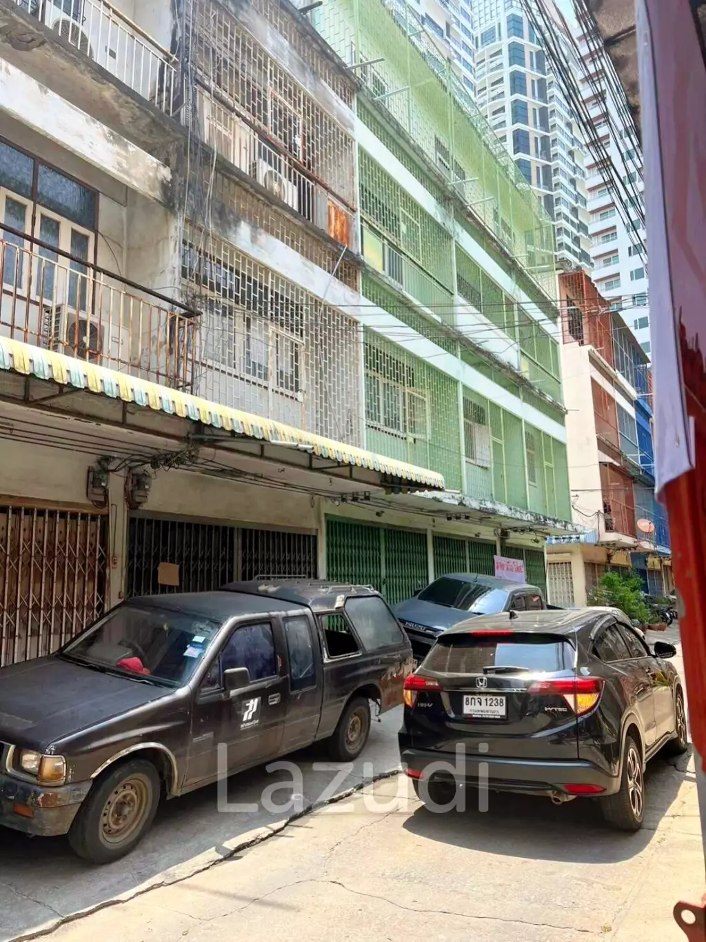 Versatile Mixed-Use Townhouse for Sale/Rent in Subsoi off Sukhumvit Soi 22