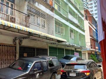 Versatile Mixed-Use Townhouse for Sale/Rent in Subsoi off Sukhumvit Soi 22