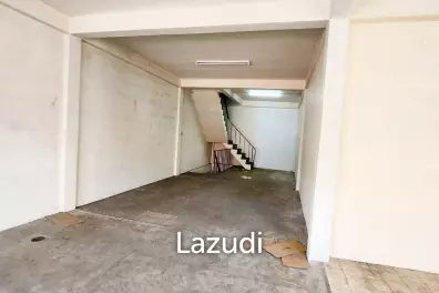 Versatile Mixed-Use Townhouse for Sale/Rent in Subsoi off Sukhumvit Soi 22
