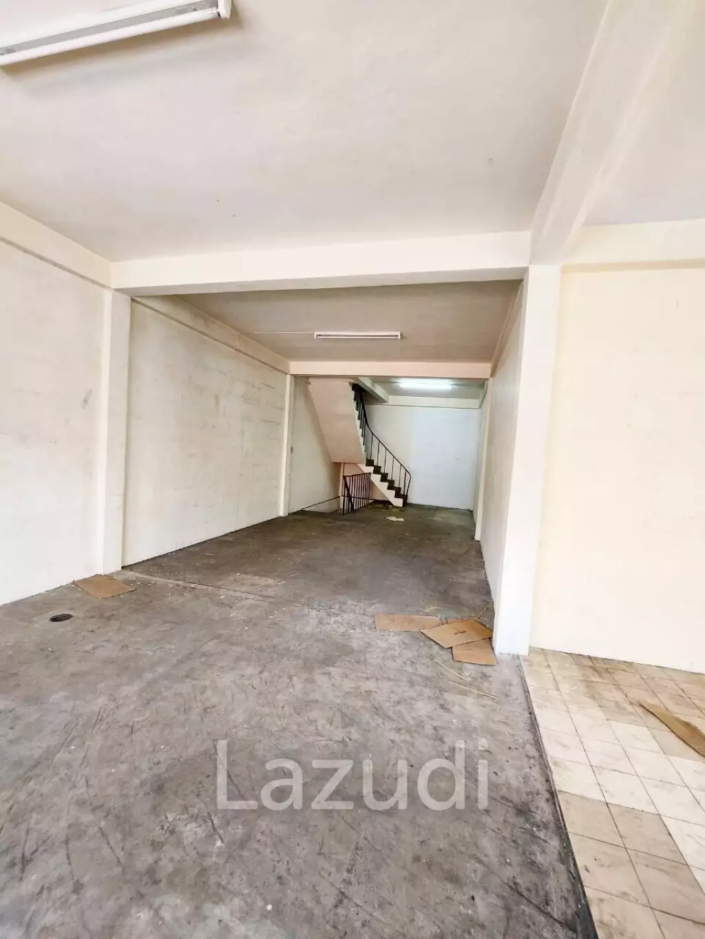 Versatile Mixed-Use Townhouse for Sale/Rent in Subsoi off Sukhumvit Soi 22