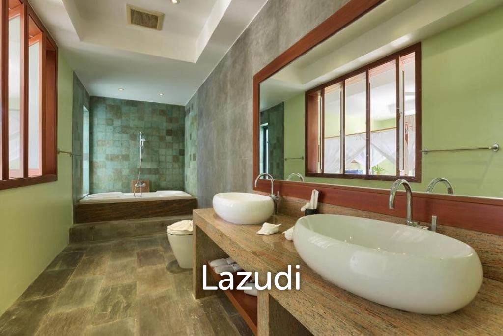 Seaside Elegance: Luxurious 5-Bedroom Villa