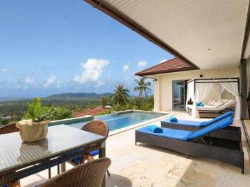 Seaside Elegance: Luxurious 5-Bedroom Villa