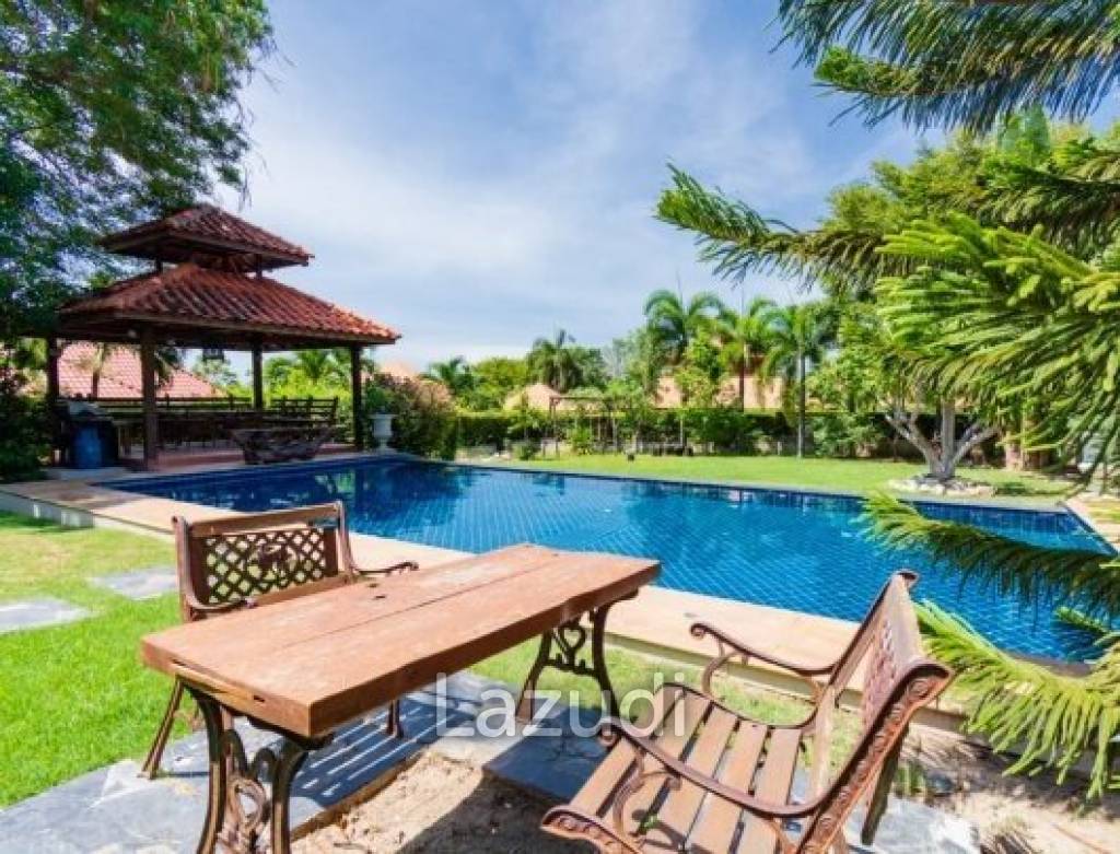 WHITE LOTUS 2 : Luxury Balinese Style Pool Villa