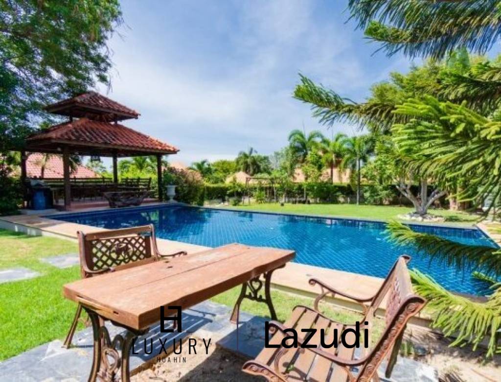 WHITE LOTUS 2 : Luxury Balinese Style Pool Villa