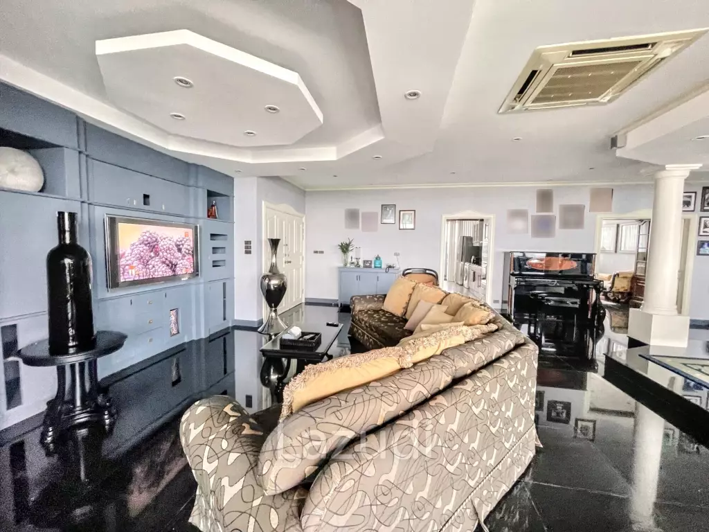 3 Bed 3 Bath 326 SQ.M Royal River Place