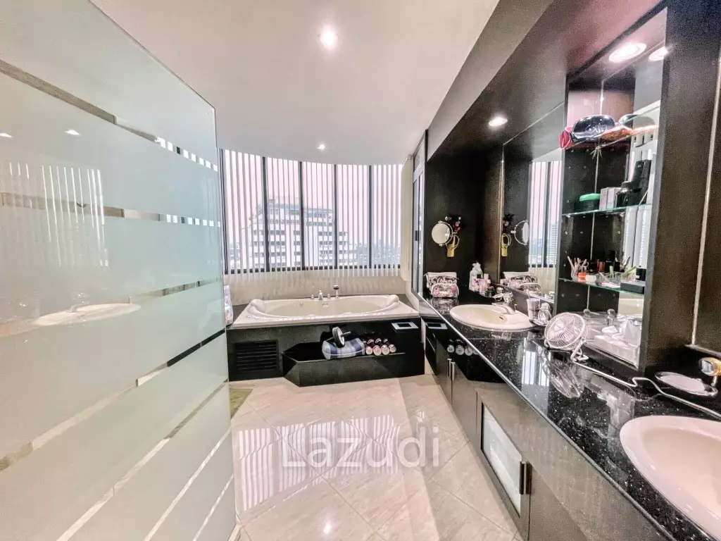3 Bed 3 Bath 326 SQ.M Royal River Place