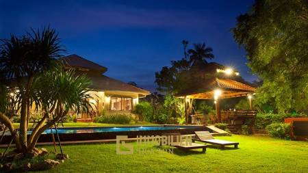 Bali Style Villa in der Nähe der Stadt