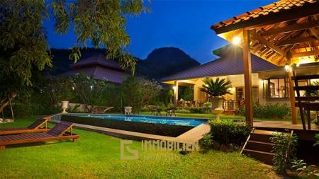 Bali Style Villa in der Nähe der Stadt