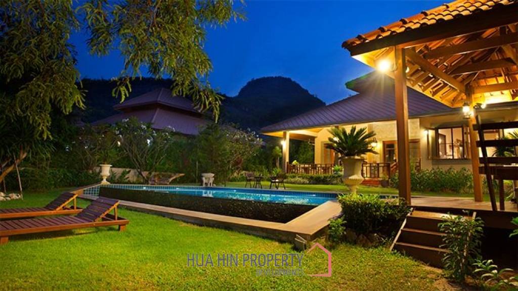 Bali Style Villa close to town