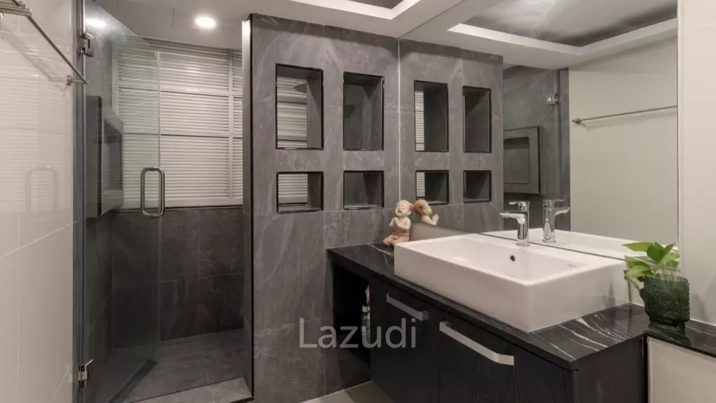 4 Bed 3 Bath 213 SQ.M Supalai Place Sukhumvit 39