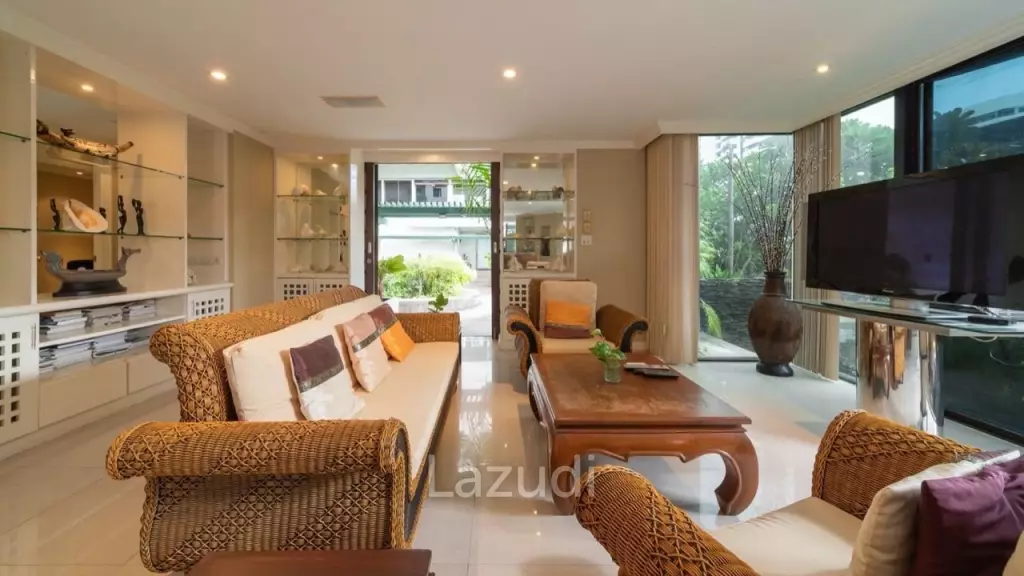 4 Bed 3 Bath 213 SQ.M Supalai Place Sukhumvit 39