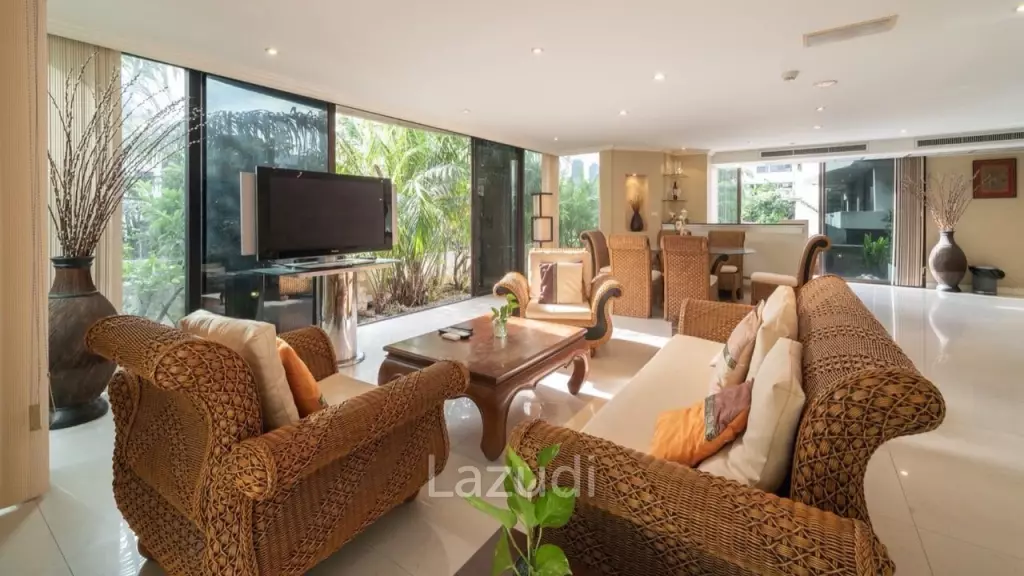 4 Bed 3 Bath 213 SQ.M Supalai Place Sukhumvit 39