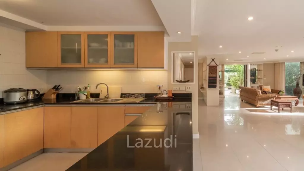 4 Bed 3 Bath 213 SQ.M Supalai Place Sukhumvit 39