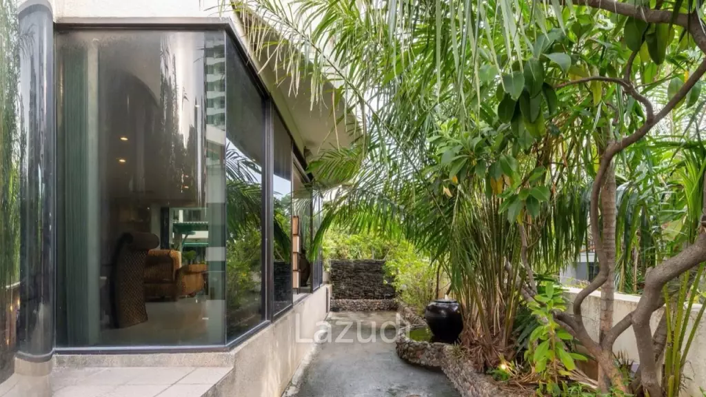 4 Bed 3 Bath 213 SQ.M Supalai Place Sukhumvit 39