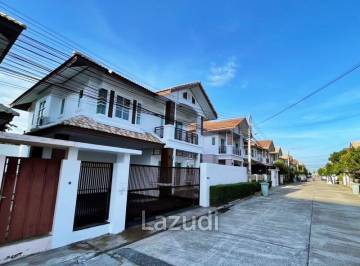 3 Bedrooms 3 Bathrooms 300 SQ.M Sirisa 12