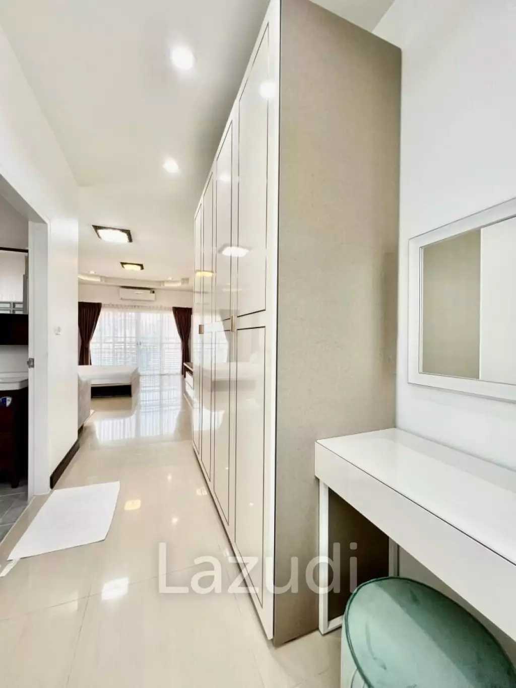 3 Bedrooms 3 Bathrooms 300 SQ.M Sirisa 12