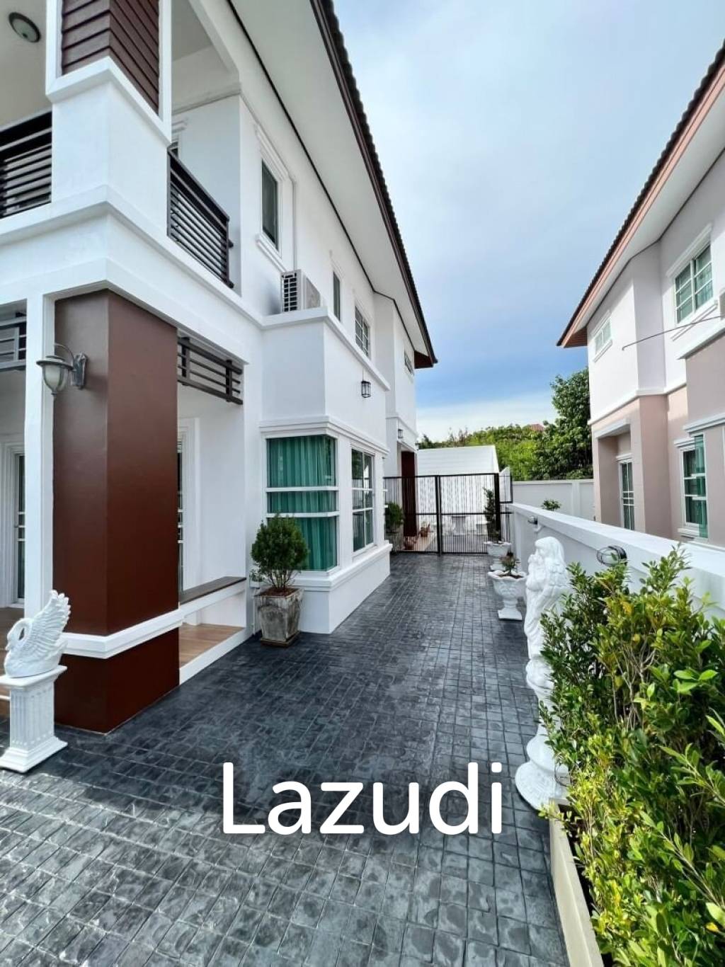 3 Bedrooms 3 Bathrooms 300 SQ.M Sirisa 12