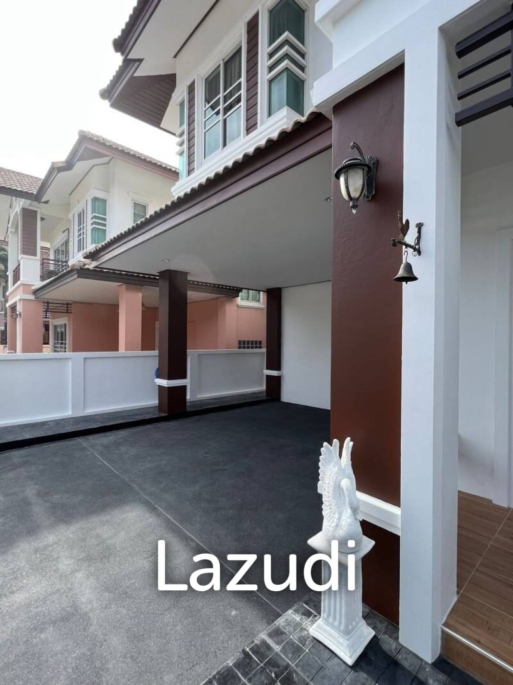 3 Bedrooms 3 Bathrooms 300 SQ.M Sirisa 12