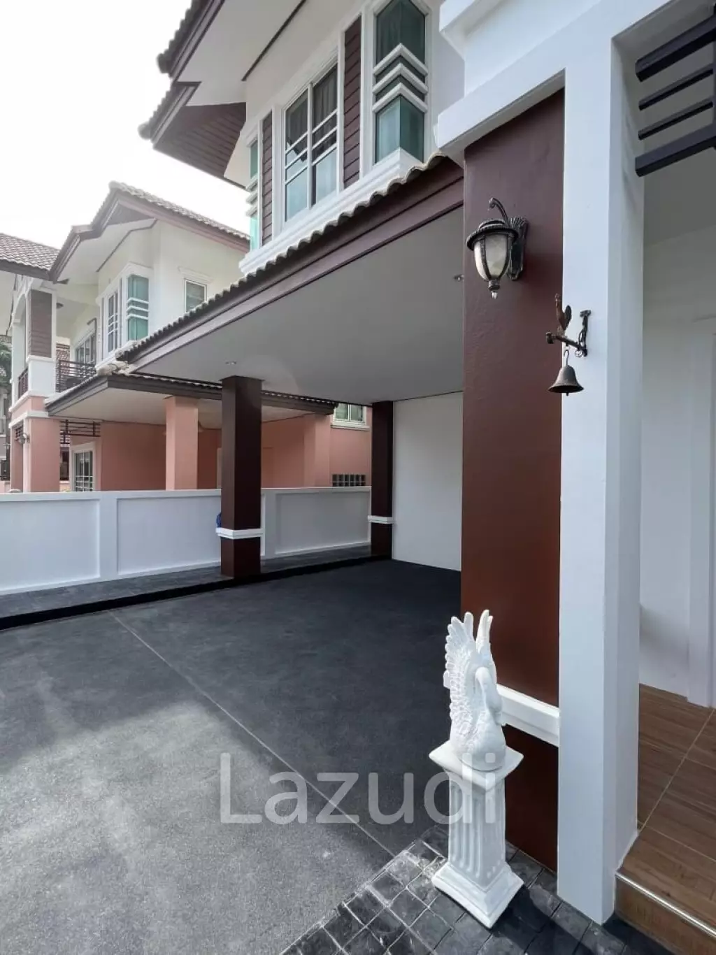 3 Bedrooms 3 Bathrooms 300 SQ.M Sirisa 12