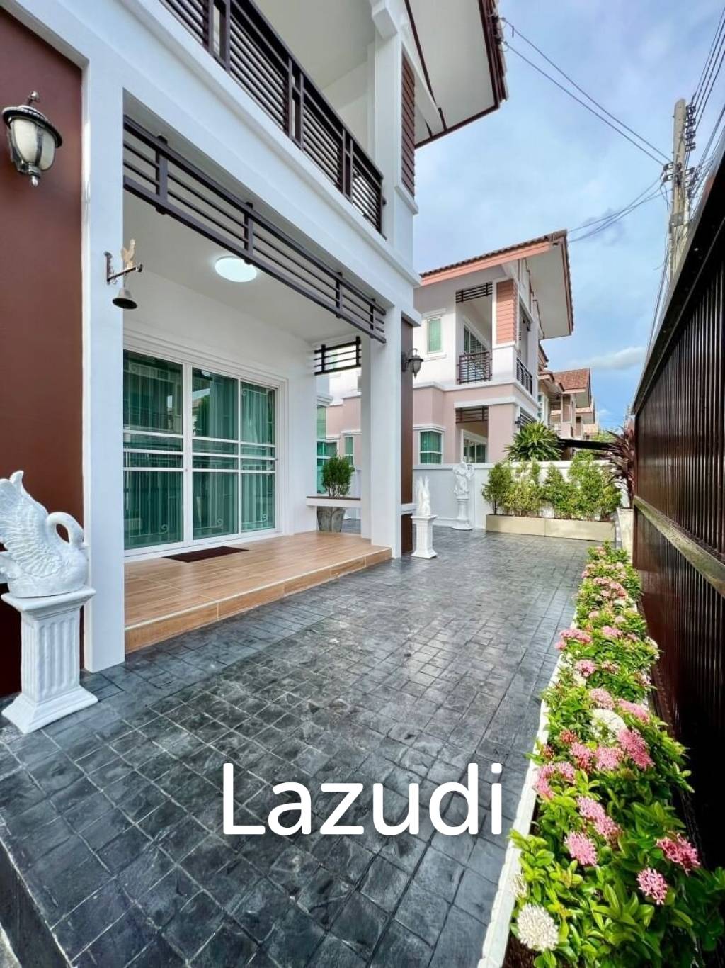3 Bedrooms 3 Bathrooms 300 SQ.M Sirisa 12