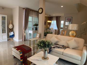 3 Beds 3 Baths 180 SQ.M T.W. Park View